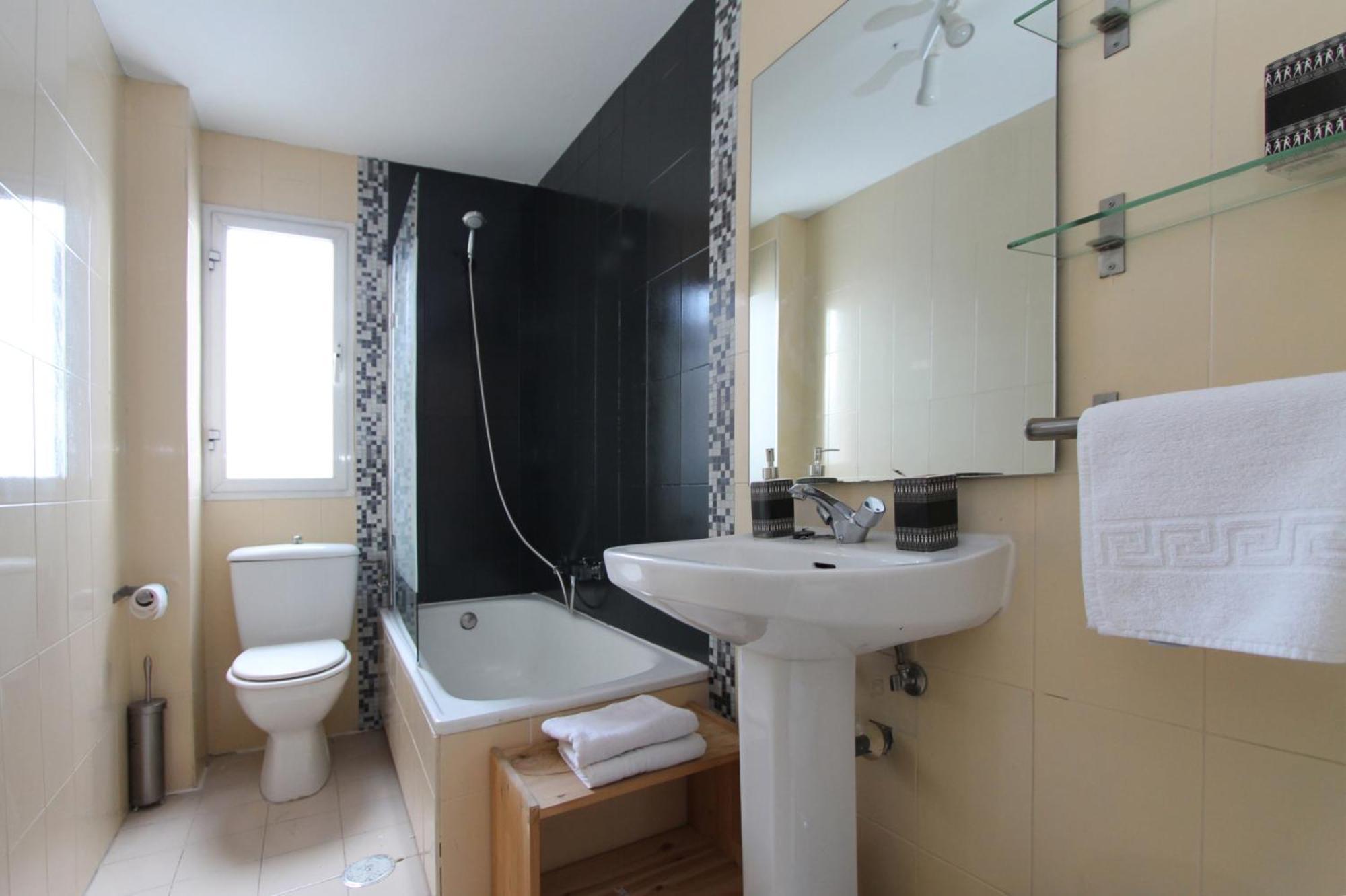 Apartamentos Goyescas Deco Мадрид Номер фото